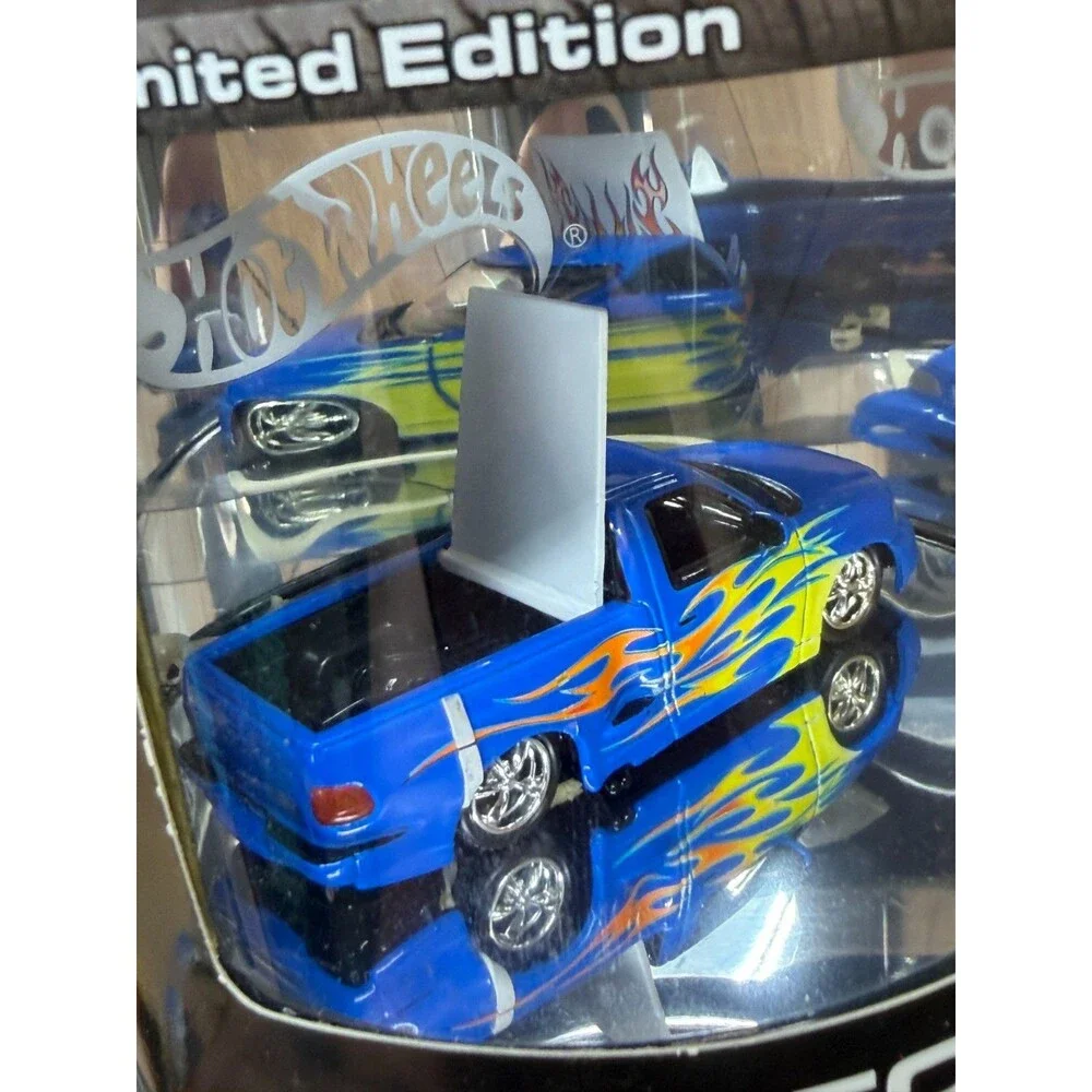 Hot Wheels Ford F-150 Lightning Pickup Oil Can Truck Series 1/15000 Blue 2003